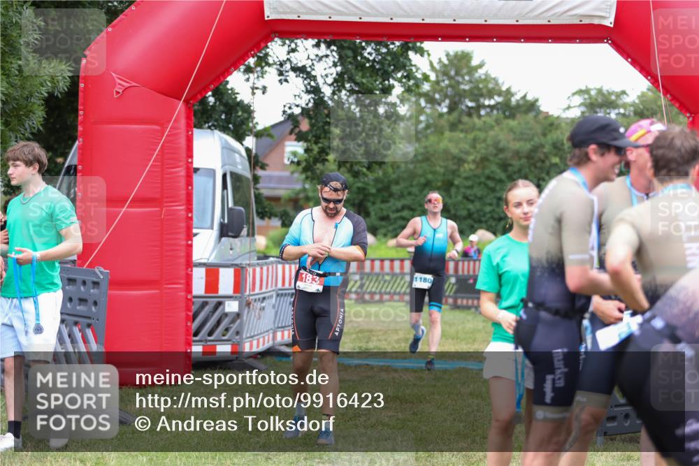 21.06.2026 - 29. Vierlanden-Triathlon Andreas Tolksdorf http://msf.ph/oto/9916423 21.06.2026 14:30:53 Ziel 183, 1180 meine-sportfotos.de
