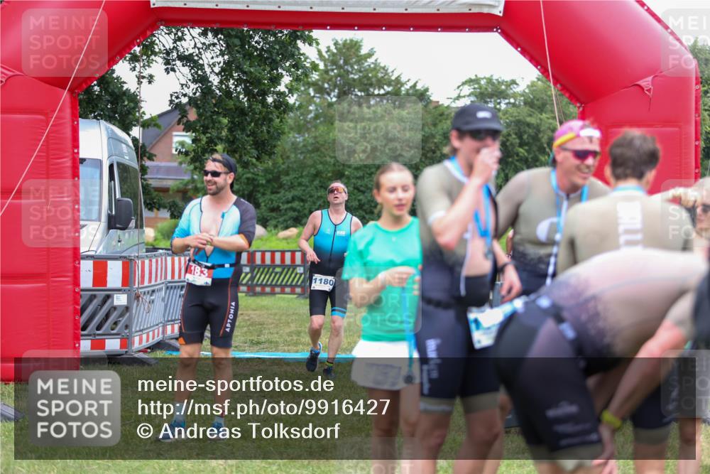 21.06.2026 - 29. Vierlanden-Triathlon Andreas Tolksdorf http://msf.ph/oto/9916427 21.06.2026 14:30:54 Ziel 1180 meine-sportfotos.de