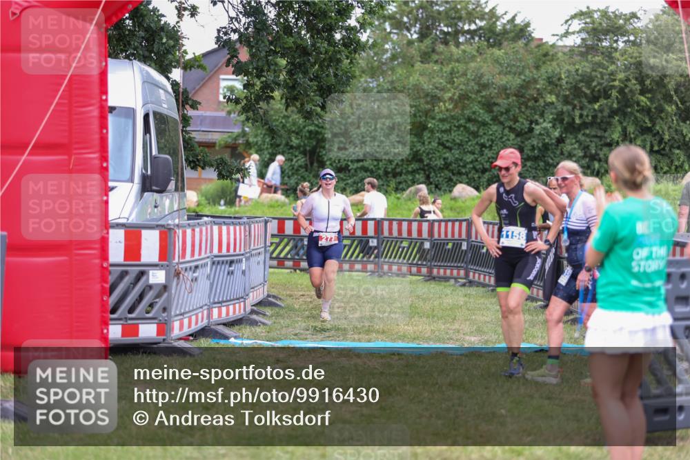21.06.2026 - 29. Vierlanden-Triathlon Andreas Tolksdorf http://msf.ph/oto/9916430 21.06.2026 14:31:23 Ziel 277 meine-sportfotos.de