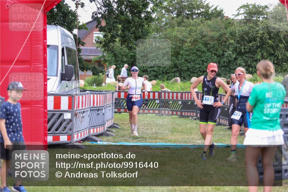21.06.2026 - 29. Vierlanden-Triathlon Andreas Tolksdorf http://msf.ph/oto/9916440 21.06.2026 14:31:23 Ziel 277 meine-sportfotos.de