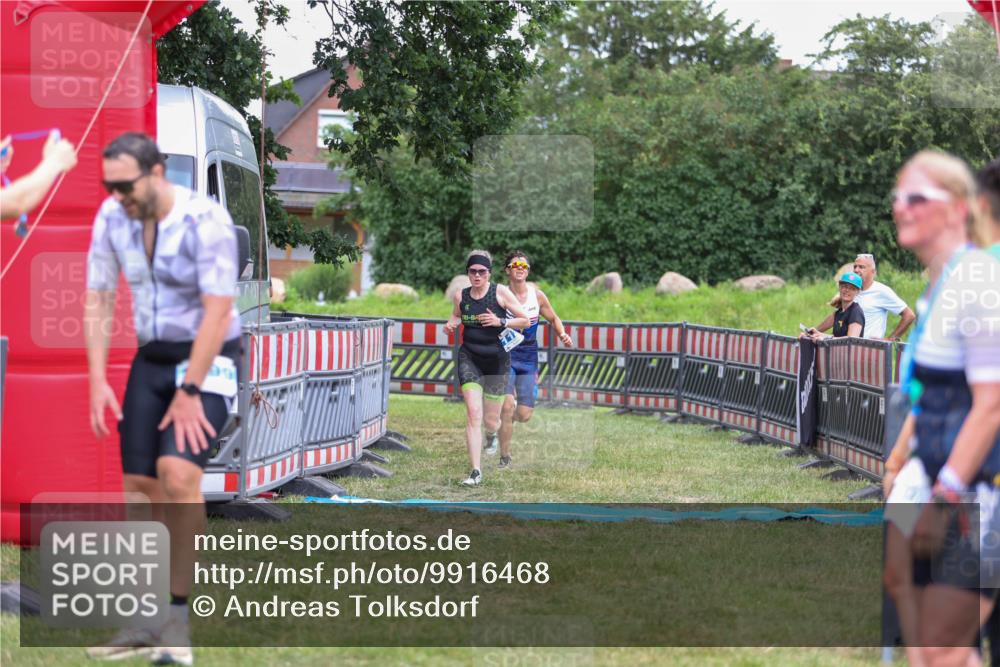 21.06.2026 - 29. Vierlanden-Triathlon Andreas Tolksdorf http://msf.ph/oto/9916468 21.06.2026 14:31:44 Ziel 1125, 1200 meine-sportfotos.de