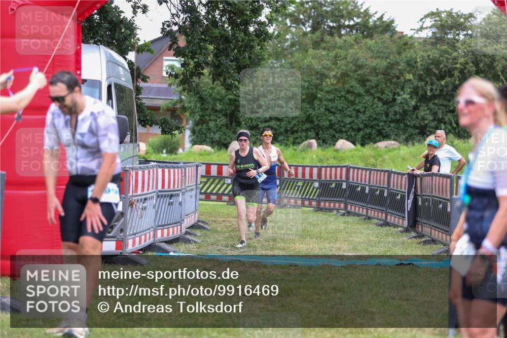 21.06.2026 - 29. Vierlanden-Triathlon Andreas Tolksdorf http://msf.ph/oto/9916469 21.06.2026 14:31:44 Ziel 1125, 1200 meine-sportfotos.de