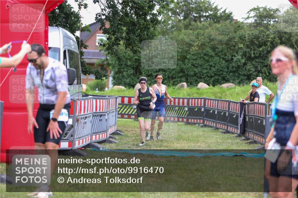 21.06.2026 - 29. Vierlanden-Triathlon Andreas Tolksdorf http://msf.ph/oto/9916470 21.06.2026 14:31:44 Ziel 1125, 1200 meine-sportfotos.de