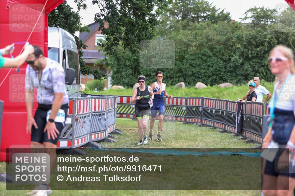 21.06.2026 - 29. Vierlanden-Triathlon Andreas Tolksdorf http://msf.ph/oto/9916471 21.06.2026 14:31:44 Ziel 1125, 1200 meine-sportfotos.de