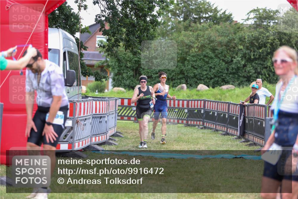 21.06.2026 - 29. Vierlanden-Triathlon Andreas Tolksdorf http://msf.ph/oto/9916472 21.06.2026 14:31:44 Ziel 1125, 1200 meine-sportfotos.de