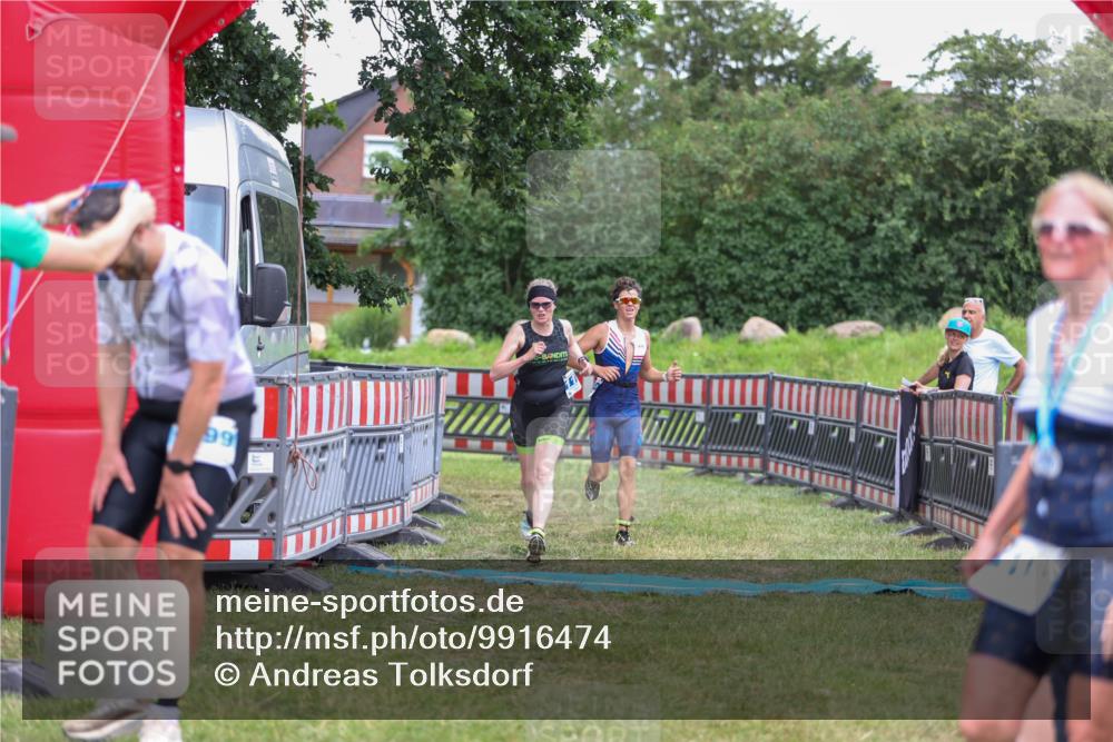 21.06.2026 - 29. Vierlanden-Triathlon Andreas Tolksdorf http://msf.ph/oto/9916474 21.06.2026 14:31:44 Ziel 1125, 1200 meine-sportfotos.de