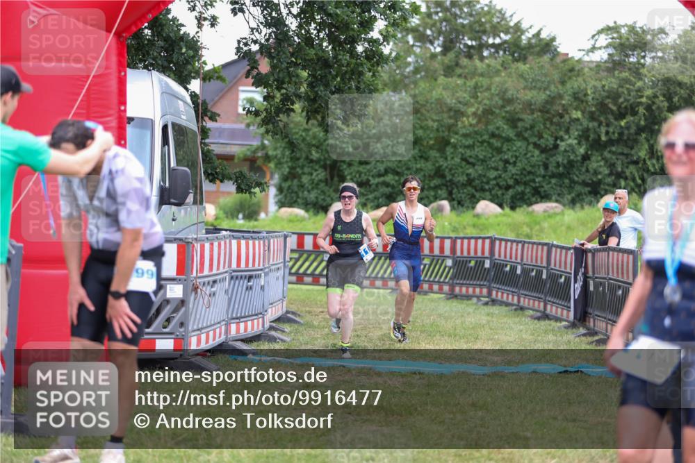 21.06.2026 - 29. Vierlanden-Triathlon Andreas Tolksdorf http://msf.ph/oto/9916477 21.06.2026 14:31:44 Ziel 1125, 1200 meine-sportfotos.de