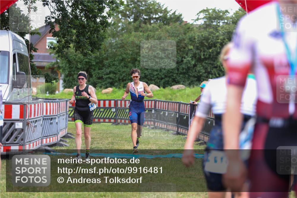 21.06.2026 - 29. Vierlanden-Triathlon Andreas Tolksdorf http://msf.ph/oto/9916481 21.06.2026 14:31:45 Ziel 1125, 1200 meine-sportfotos.de