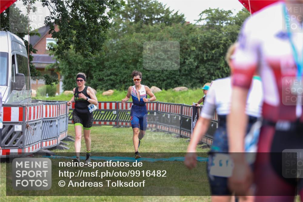 21.06.2026 - 29. Vierlanden-Triathlon Andreas Tolksdorf http://msf.ph/oto/9916482 21.06.2026 14:31:45 Ziel 1125, 1200 meine-sportfotos.de