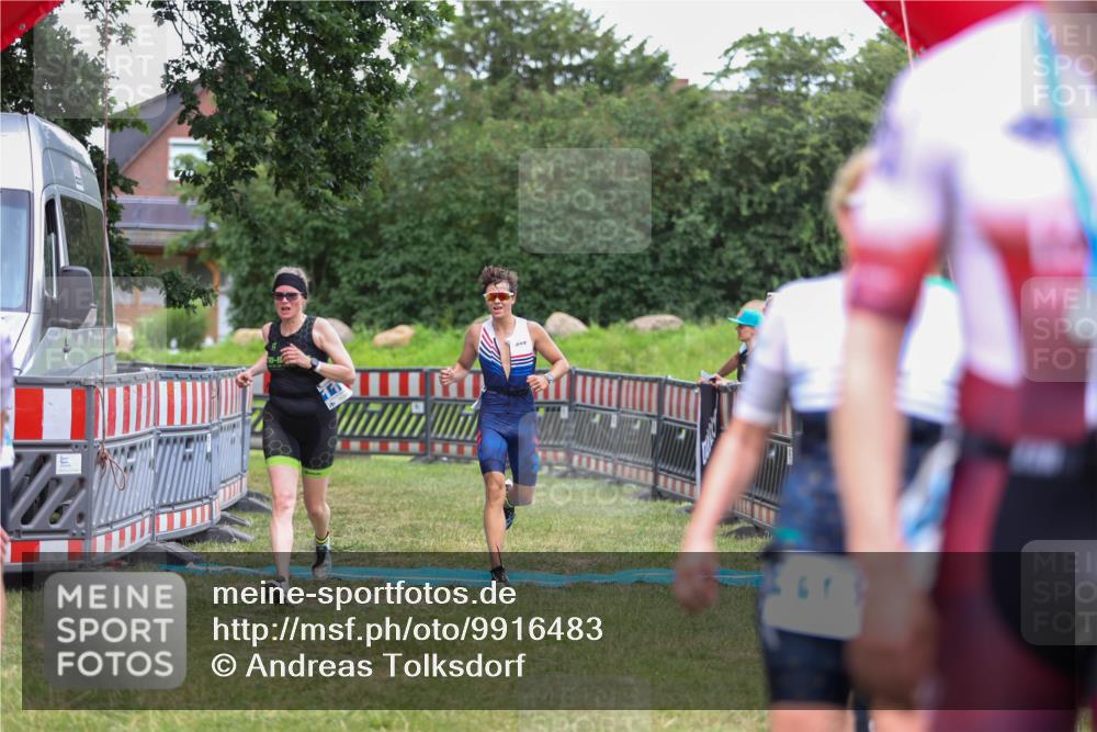 21.06.2026 - 29. Vierlanden-Triathlon Andreas Tolksdorf http://msf.ph/oto/9916483 21.06.2026 14:31:45 Ziel 1125, 1200 meine-sportfotos.de
