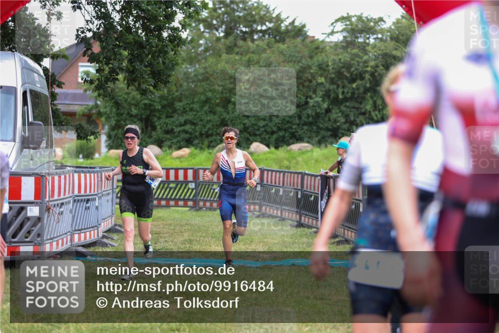 21.06.2026 - 29. Vierlanden-Triathlon Andreas Tolksdorf http://msf.ph/oto/9916484 21.06.2026 14:31:45 Ziel 1125, 1200 meine-sportfotos.de
