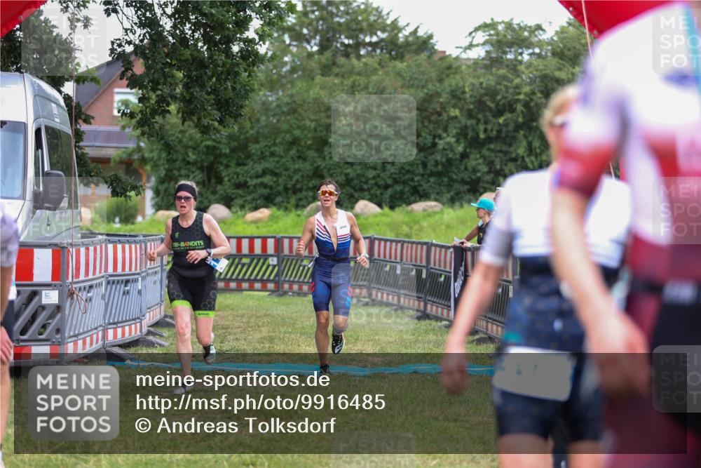 21.06.2026 - 29. Vierlanden-Triathlon Andreas Tolksdorf http://msf.ph/oto/9916485 21.06.2026 14:31:45 Ziel 1125, 1200 meine-sportfotos.de