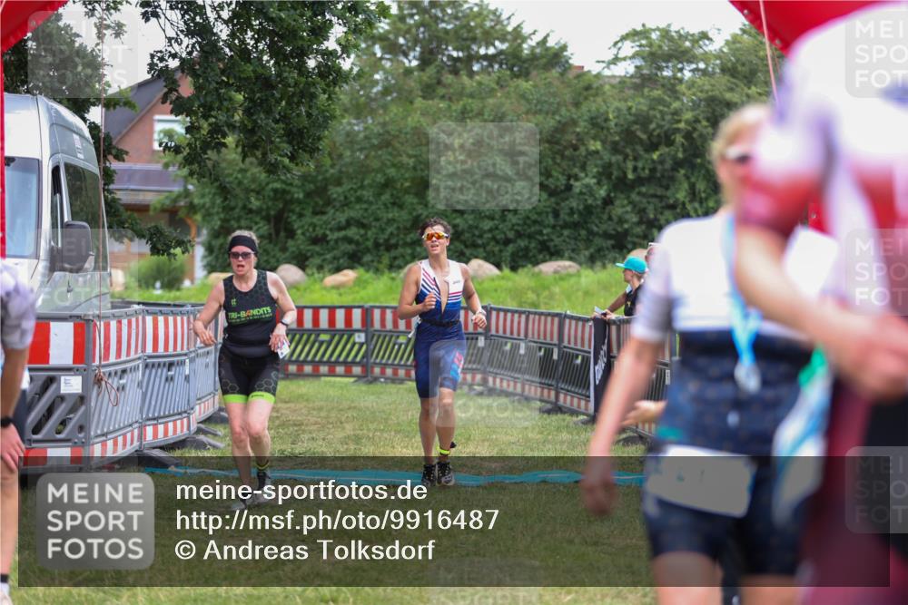 21.06.2026 - 29. Vierlanden-Triathlon Andreas Tolksdorf http://msf.ph/oto/9916487 21.06.2026 14:31:45 Ziel 1125, 1200 meine-sportfotos.de