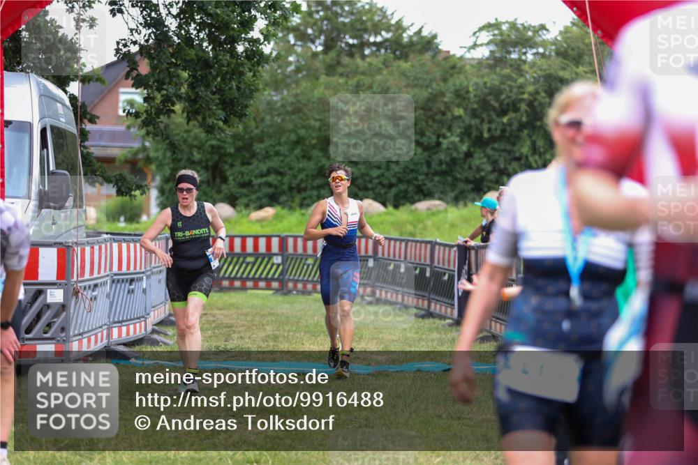 21.06.2026 - 29. Vierlanden-Triathlon Andreas Tolksdorf http://msf.ph/oto/9916488 21.06.2026 14:31:45 Ziel 1125, 1200 meine-sportfotos.de