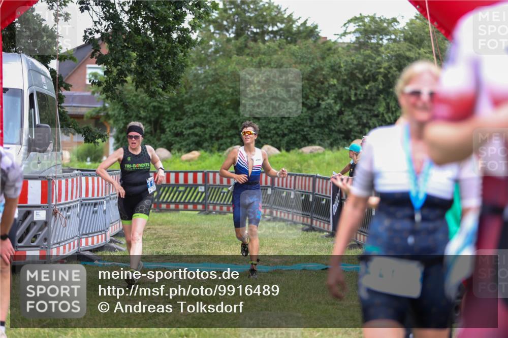 21.06.2026 - 29. Vierlanden-Triathlon Andreas Tolksdorf http://msf.ph/oto/9916489 21.06.2026 14:31:45 Ziel 1125, 1200 meine-sportfotos.de