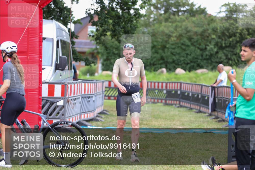 21.06.2026 - 29. Vierlanden-Triathlon Andreas Tolksdorf http://msf.ph/oto/9916491 21.06.2026 14:32:21 Ziel 1171 meine-sportfotos.de