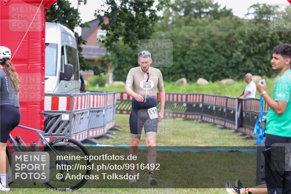 21.06.2026 - 29. Vierlanden-Triathlon Andreas Tolksdorf http://msf.ph/oto/9916492 21.06.2026 14:32:21 Ziel 1171 meine-sportfotos.de