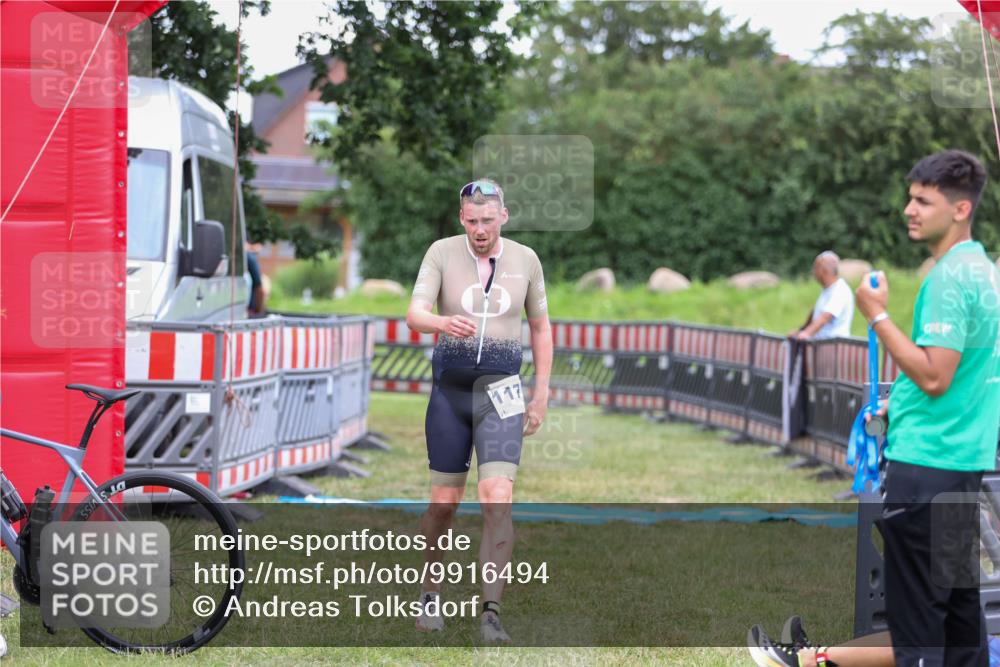 21.06.2026 - 29. Vierlanden-Triathlon Andreas Tolksdorf http://msf.ph/oto/9916494 21.06.2026 14:32:21 Ziel 1171 meine-sportfotos.de