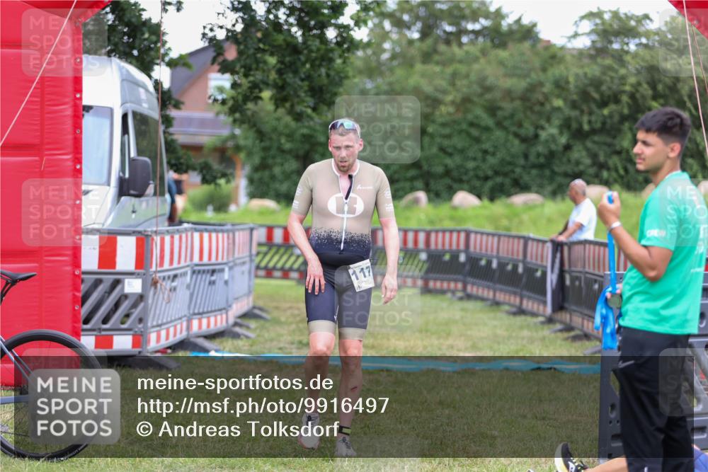 21.06.2026 - 29. Vierlanden-Triathlon Andreas Tolksdorf http://msf.ph/oto/9916497 21.06.2026 14:32:21 Ziel 1171 meine-sportfotos.de