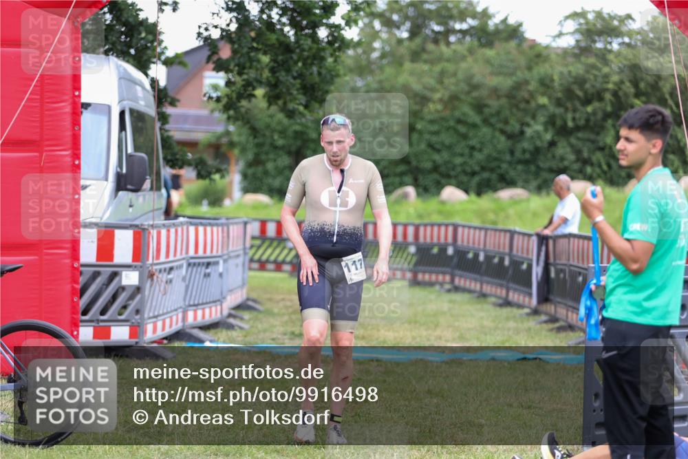 21.06.2026 - 29. Vierlanden-Triathlon Andreas Tolksdorf http://msf.ph/oto/9916498 21.06.2026 14:32:21 Ziel 1171 meine-sportfotos.de