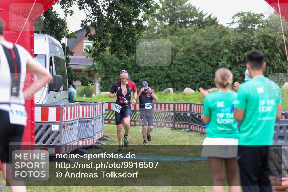 21.06.2026 - 29. Vierlanden-Triathlon Andreas Tolksdorf http://msf.ph/oto/9916507 21.06.2026 14:33:18 Ziel 1193, 1209, 1224 meine-sportfotos.de