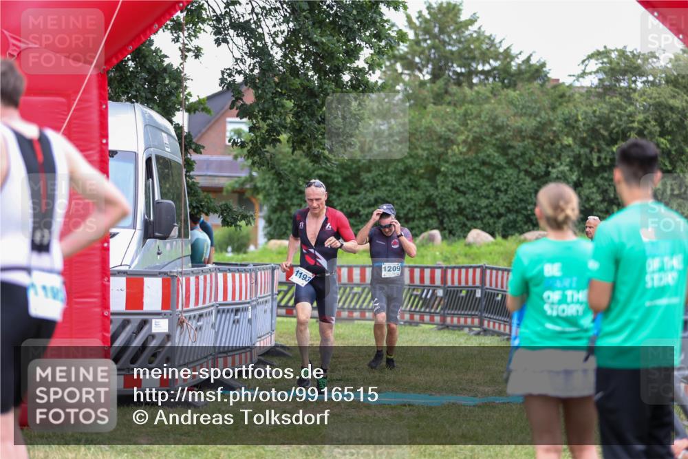 21.06.2026 - 29. Vierlanden-Triathlon Andreas Tolksdorf http://msf.ph/oto/9916515 21.06.2026 14:33:18 Ziel 1193, 1209, 1224 meine-sportfotos.de