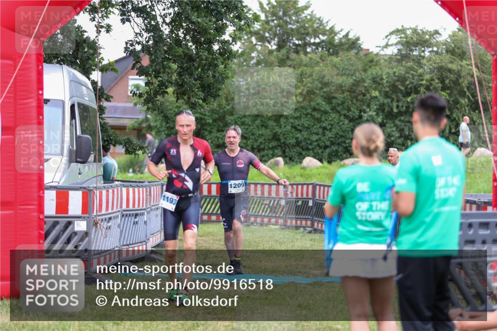 21.06.2026 - 29. Vierlanden-Triathlon Andreas Tolksdorf http://msf.ph/oto/9916518 21.06.2026 14:33:19 Ziel 1193, 1209, 1224 meine-sportfotos.de