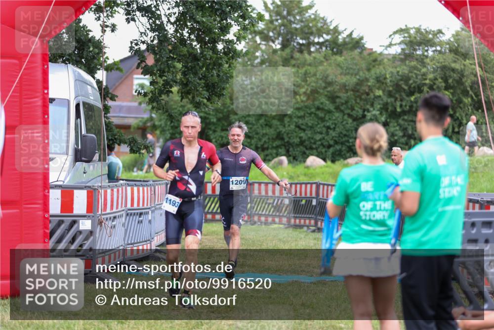 21.06.2026 - 29. Vierlanden-Triathlon Andreas Tolksdorf http://msf.ph/oto/9916520 21.06.2026 14:33:19 Ziel 1193, 1209, 1224 meine-sportfotos.de