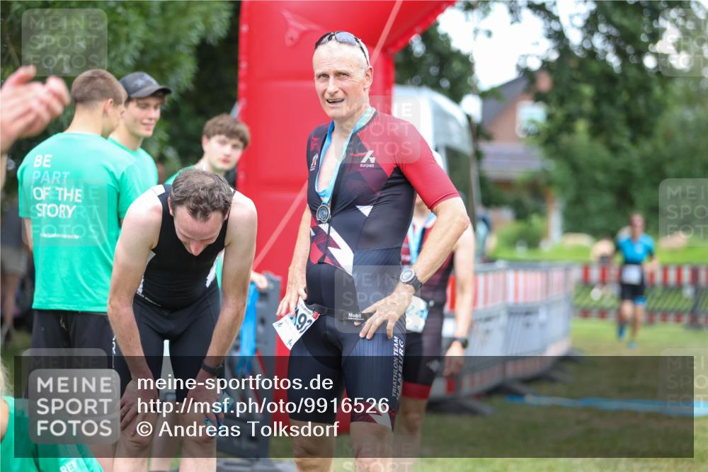 21.06.2026 - 29. Vierlanden-Triathlon Andreas Tolksdorf http://msf.ph/oto/9916526 21.06.2026 14:33:34 Ziel 1141 meine-sportfotos.de