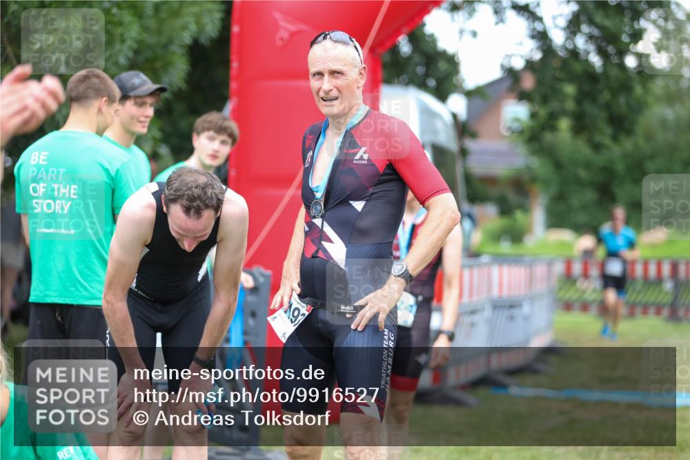 21.06.2026 - 29. Vierlanden-Triathlon Andreas Tolksdorf http://msf.ph/oto/9916527 21.06.2026 14:33:34 Ziel 1141 meine-sportfotos.de