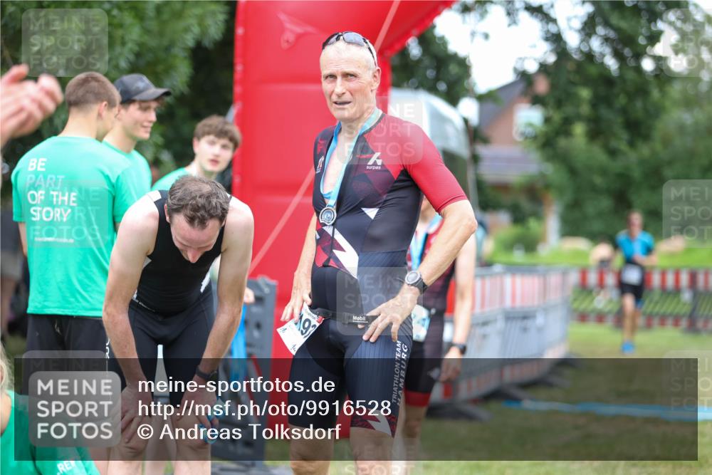 21.06.2026 - 29. Vierlanden-Triathlon Andreas Tolksdorf http://msf.ph/oto/9916528 21.06.2026 14:33:34 Ziel 1141 meine-sportfotos.de