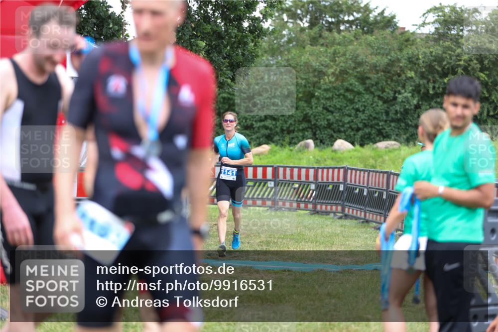 21.06.2026 - 29. Vierlanden-Triathlon Andreas Tolksdorf http://msf.ph/oto/9916531 21.06.2026 14:33:37 Ziel 1141, 1227 meine-sportfotos.de