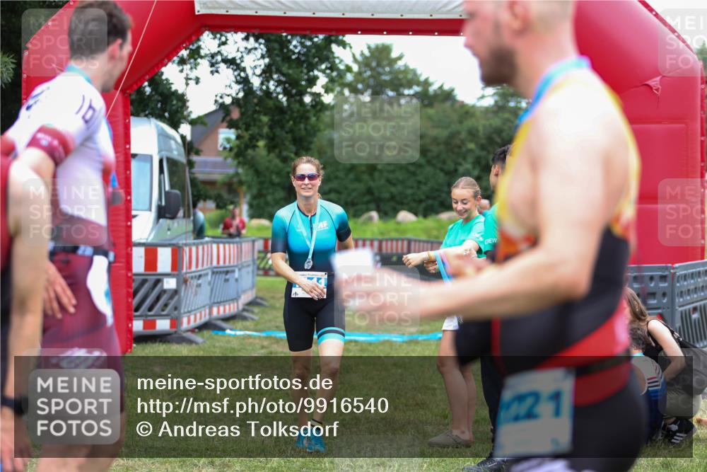 21.06.2026 - 29. Vierlanden-Triathlon Andreas Tolksdorf http://msf.ph/oto/9916540 21.06.2026 14:33:42 Ziel 1095, 1141, 1227 meine-sportfotos.de