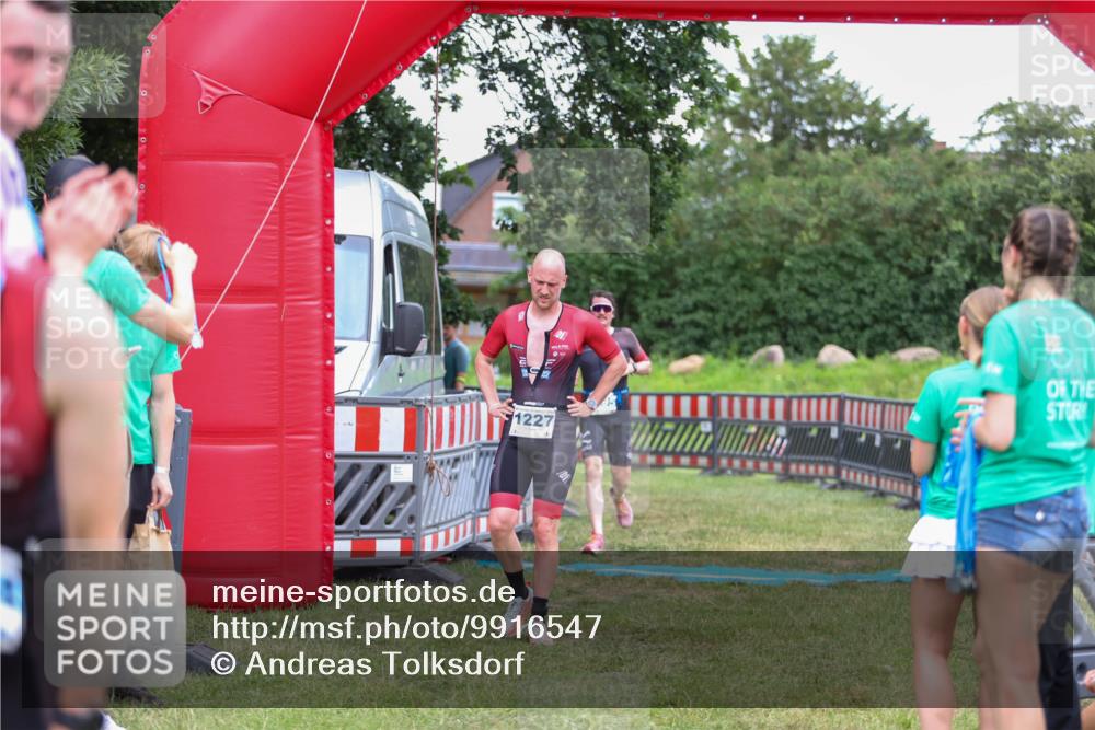 21.06.2026 - 29. Vierlanden-Triathlon Andreas Tolksdorf http://msf.ph/oto/9916547 21.06.2026 14:33:51 Ziel 1095, 1227 meine-sportfotos.de