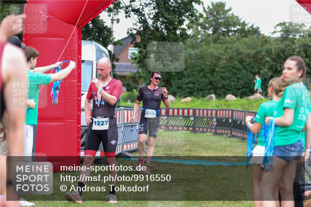 21.06.2026 - 29. Vierlanden-Triathlon Andreas Tolksdorf http://msf.ph/oto/9916550 21.06.2026 14:33:53 Ziel 1095, 1227 meine-sportfotos.de