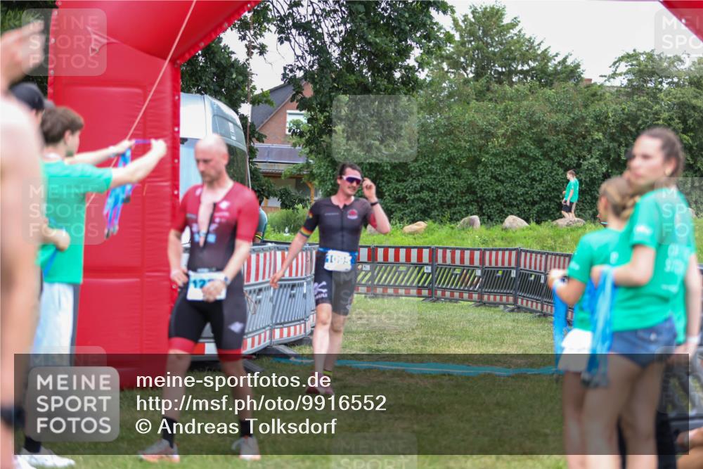 21.06.2026 - 29. Vierlanden-Triathlon Andreas Tolksdorf http://msf.ph/oto/9916552 21.06.2026 14:33:54 Ziel 1095 meine-sportfotos.de