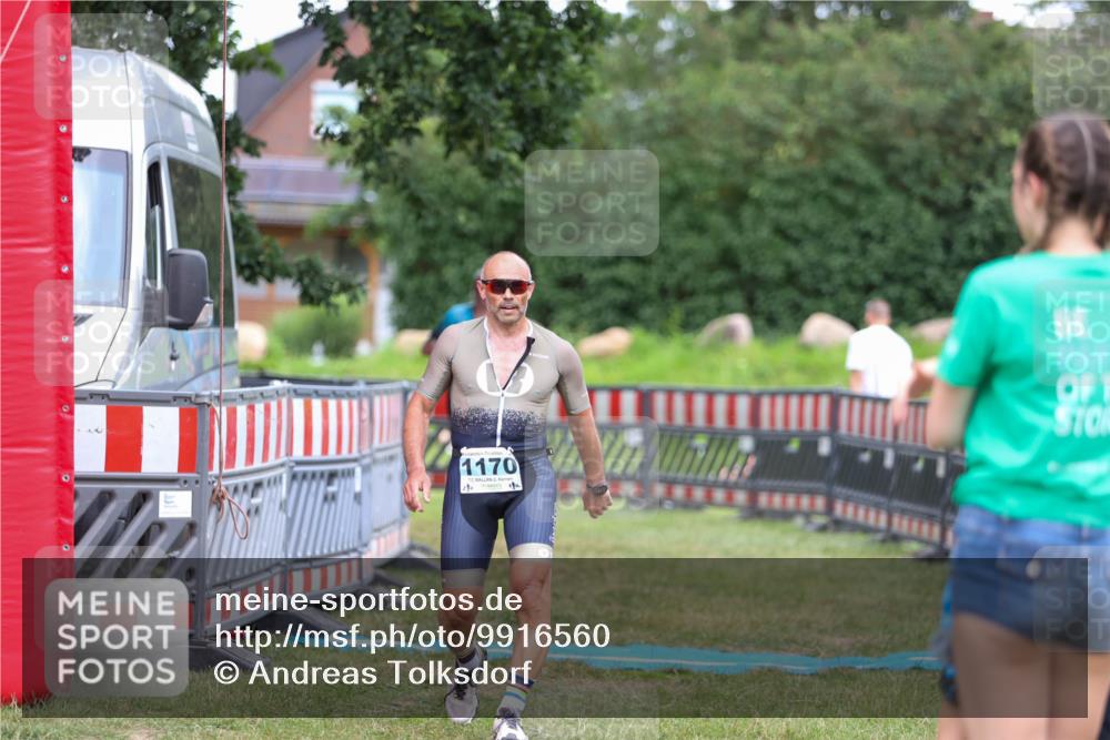 21.06.2026 - 29. Vierlanden-Triathlon Andreas Tolksdorf http://msf.ph/oto/9916560 21.06.2026 14:35:31 Ziel 1170, 1181 meine-sportfotos.de