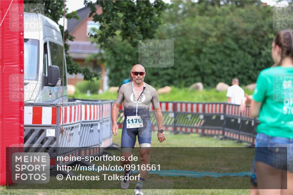 21.06.2026 - 29. Vierlanden-Triathlon Andreas Tolksdorf http://msf.ph/oto/9916561 21.06.2026 14:35:31 Ziel 1170, 1181 meine-sportfotos.de