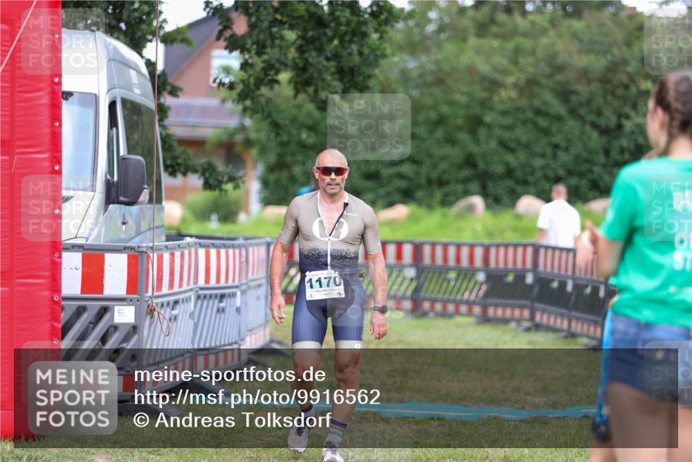 21.06.2026 - 29. Vierlanden-Triathlon Andreas Tolksdorf http://msf.ph/oto/9916562 21.06.2026 14:35:31 Ziel 1170, 1181 meine-sportfotos.de
