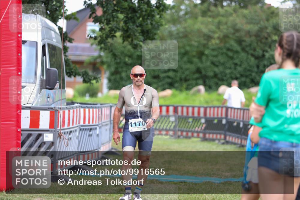 21.06.2026 - 29. Vierlanden-Triathlon Andreas Tolksdorf http://msf.ph/oto/9916565 21.06.2026 14:35:31 Ziel 1170, 1181 meine-sportfotos.de