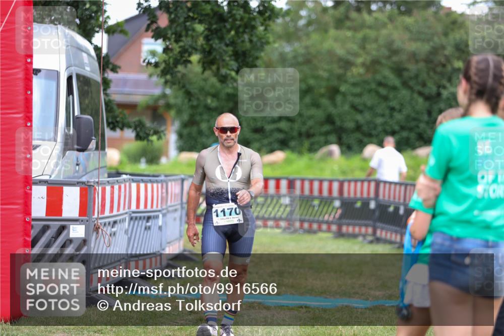 21.06.2026 - 29. Vierlanden-Triathlon Andreas Tolksdorf http://msf.ph/oto/9916566 21.06.2026 14:35:31 Ziel 1170, 1181 meine-sportfotos.de