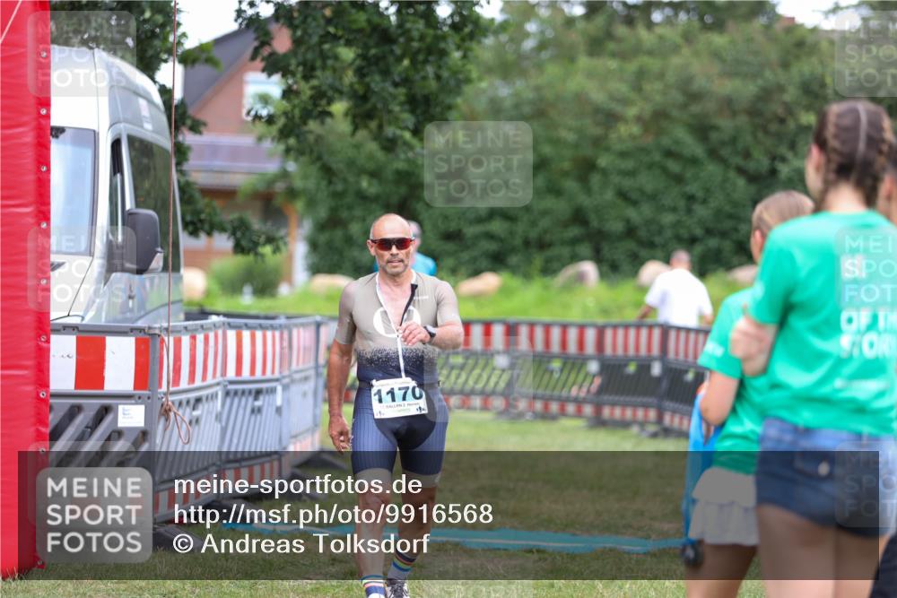 21.06.2026 - 29. Vierlanden-Triathlon Andreas Tolksdorf http://msf.ph/oto/9916568 21.06.2026 14:35:31 Ziel 1170, 1181 meine-sportfotos.de