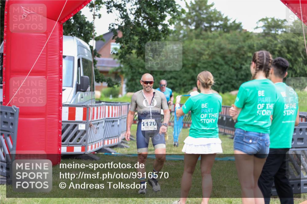 21.06.2026 - 29. Vierlanden-Triathlon Andreas Tolksdorf http://msf.ph/oto/9916570 21.06.2026 14:35:32 Ziel 1170, 1181 meine-sportfotos.de
