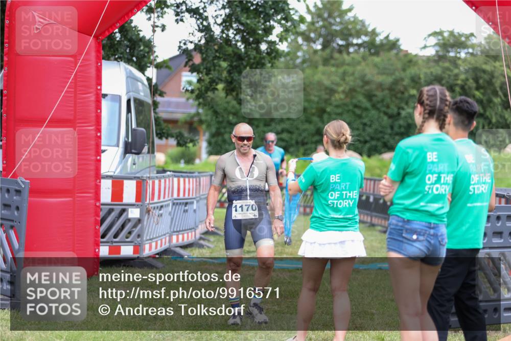 21.06.2026 - 29. Vierlanden-Triathlon Andreas Tolksdorf http://msf.ph/oto/9916571 21.06.2026 14:35:32 Ziel 1170, 1181 meine-sportfotos.de