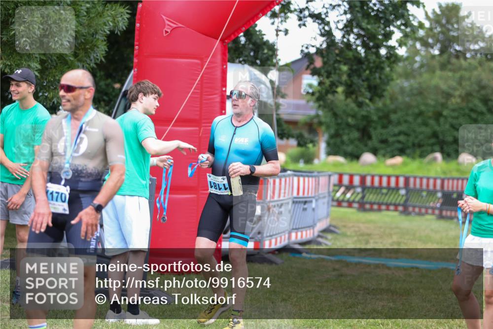 21.06.2026 - 29. Vierlanden-Triathlon Andreas Tolksdorf http://msf.ph/oto/9916574 21.06.2026 14:35:38 Ziel 1096, 1181 meine-sportfotos.de