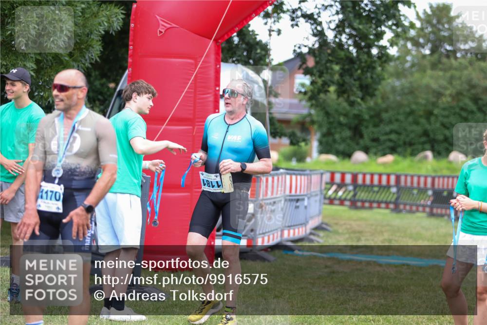 21.06.2026 - 29. Vierlanden-Triathlon Andreas Tolksdorf http://msf.ph/oto/9916575 21.06.2026 14:35:38 Ziel 1096, 1181 meine-sportfotos.de