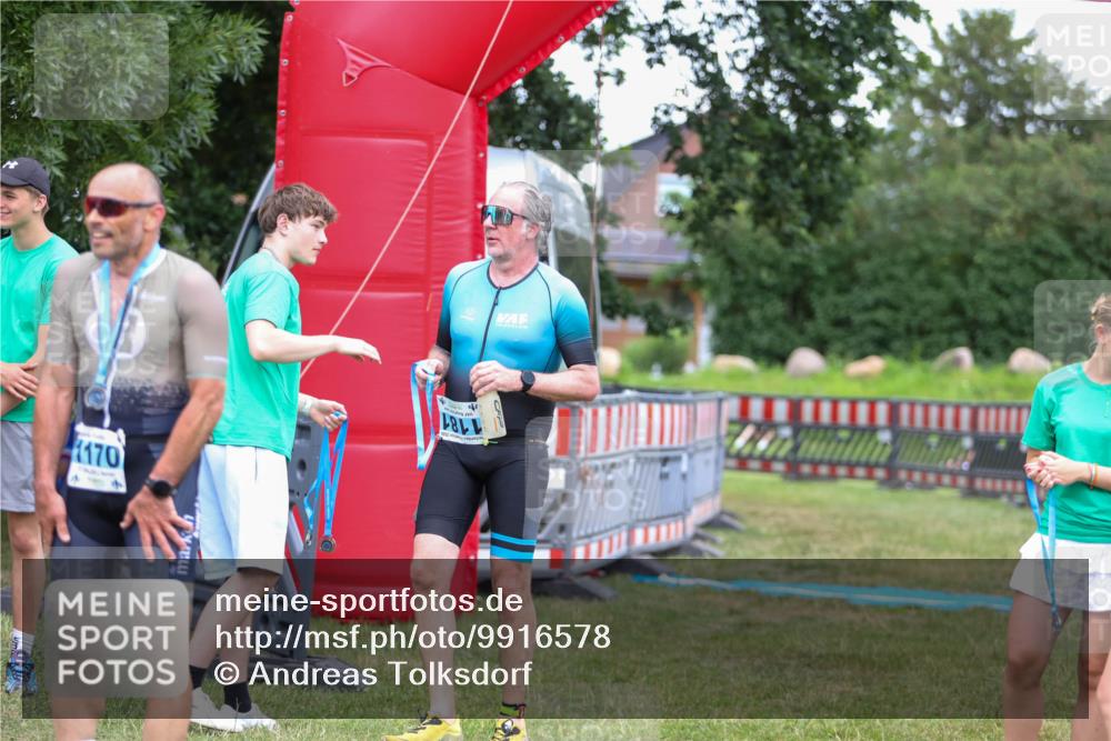 21.06.2026 - 29. Vierlanden-Triathlon Andreas Tolksdorf http://msf.ph/oto/9916578 21.06.2026 14:35:39 Ziel 1096, 1181 meine-sportfotos.de