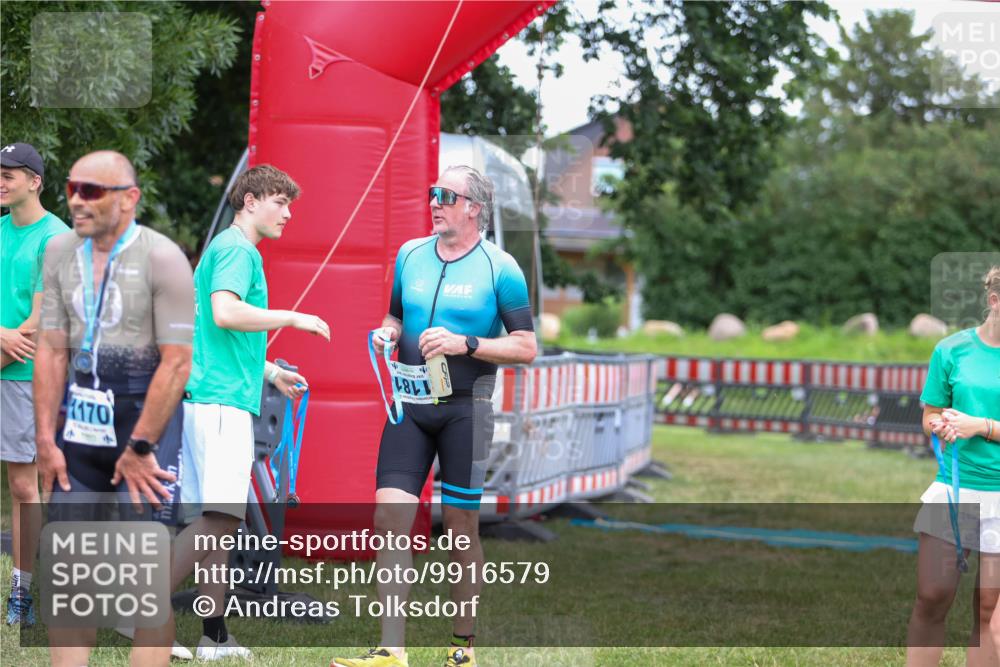 21.06.2026 - 29. Vierlanden-Triathlon Andreas Tolksdorf http://msf.ph/oto/9916579 21.06.2026 14:35:39 Ziel 1096, 1181 meine-sportfotos.de