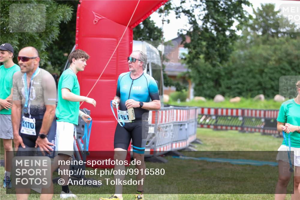 21.06.2026 - 29. Vierlanden-Triathlon Andreas Tolksdorf http://msf.ph/oto/9916580 21.06.2026 14:35:39 Ziel 1096, 1181 meine-sportfotos.de