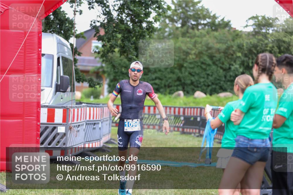 21.06.2026 - 29. Vierlanden-Triathlon Andreas Tolksdorf http://msf.ph/oto/9916590 21.06.2026 14:35:46 Ziel 1096 meine-sportfotos.de